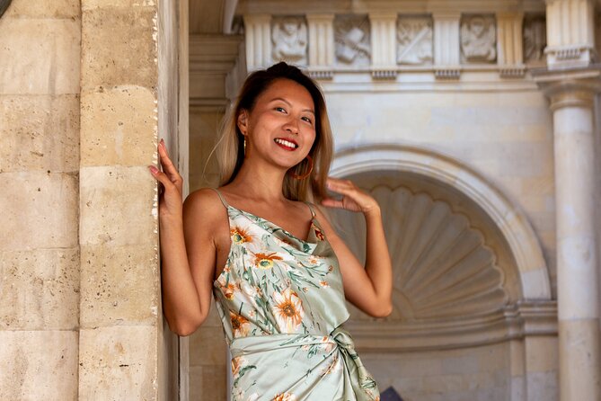 Professional Photoshoot and City Tour in Athens - The cat factor: fun, but keep it respectful and quick