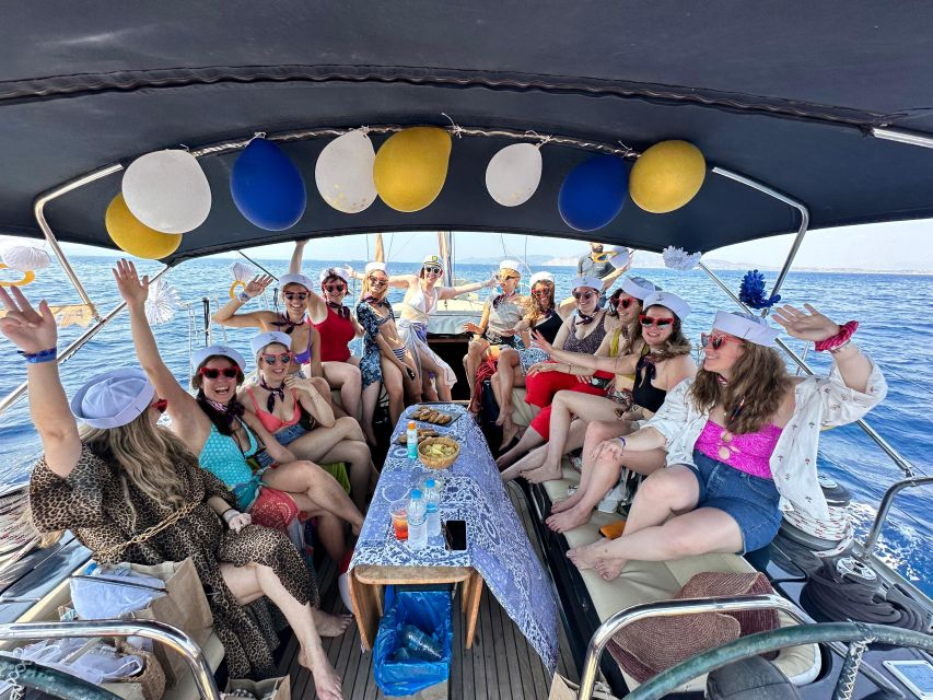 Sailing & gastronomy experience across the Athenian Riviera - Chef Yannis cooks a 10-dish Greek feast onboard