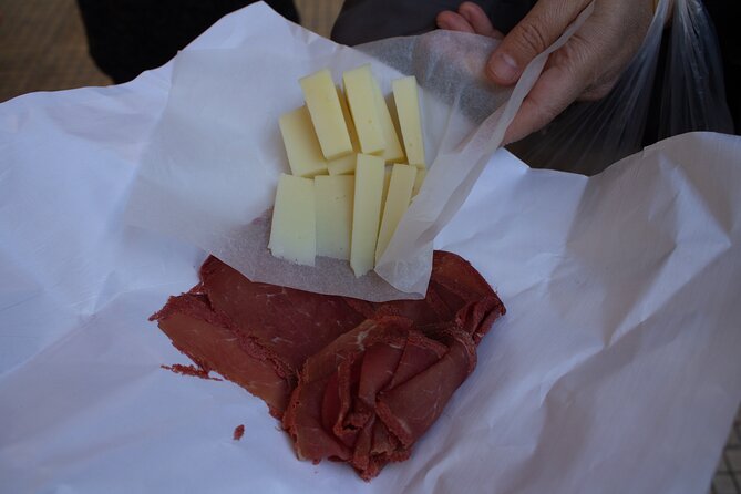 Street food tasting in the locals favorite hidden places - Practical tips so you enjoy every bite