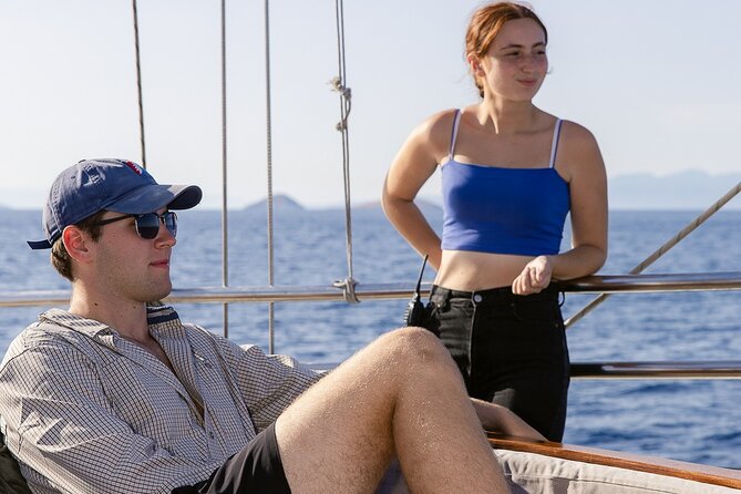 Sunset Dinner Cruise: Sunset, Swim, Drinks, and Dinner Onboard - Key things that make this cruise work