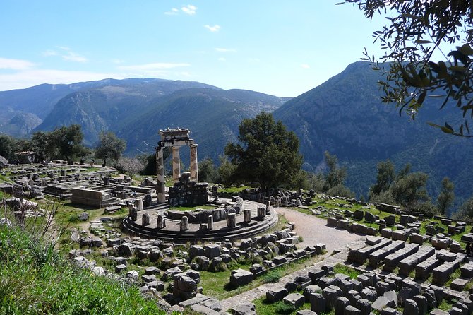 Thermopylae and Delphi full day private tour from Athens - Thermopylae Battlefield and Leonidas Monument: what you can still see