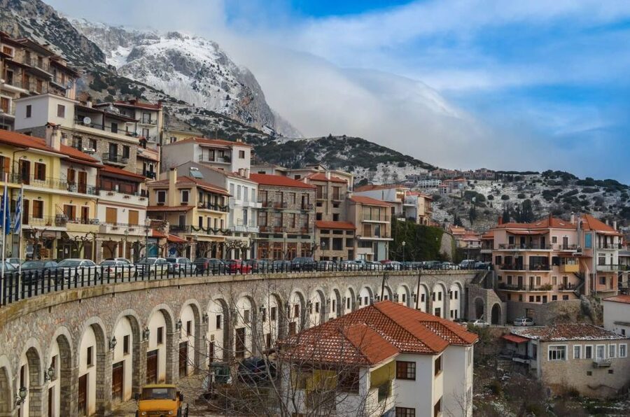 Thermopylae, Meteora and Delphi Full Day Tour - Meteora monasteries on 1,000-foot rocks, plus Kalabaka coffee