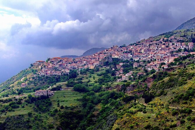 Thermopylae, Meteora and Delphi Private Full Day Tour - Distomo Massacre Memorial: short and serious