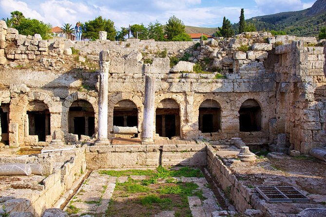 "Tour of Ancient Corinth:Follow in the footsteps of Apostle Paul" - The Temple of Apollo and the Corinth market area: spotting the scale fast